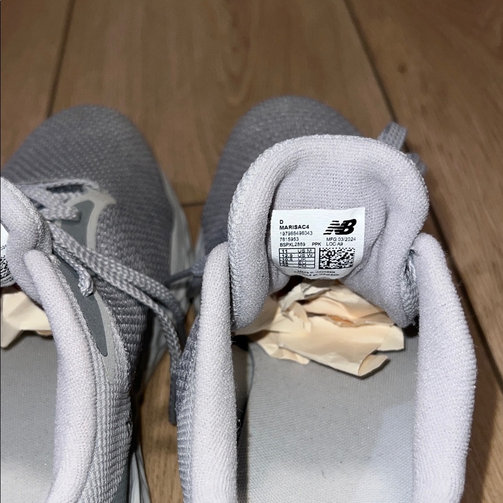 New Balance Arishi V4 Light Gray Athletic Sneakers - Picture 8 of 15